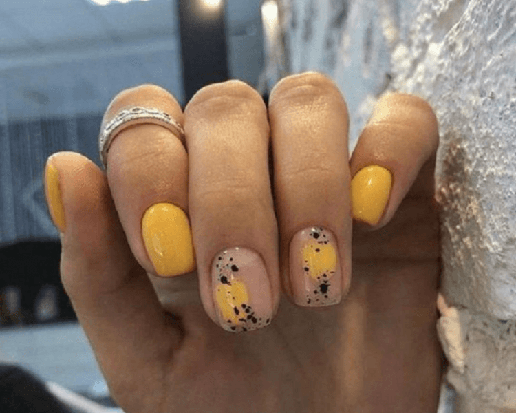 Diseño sencillo en todas las uñas