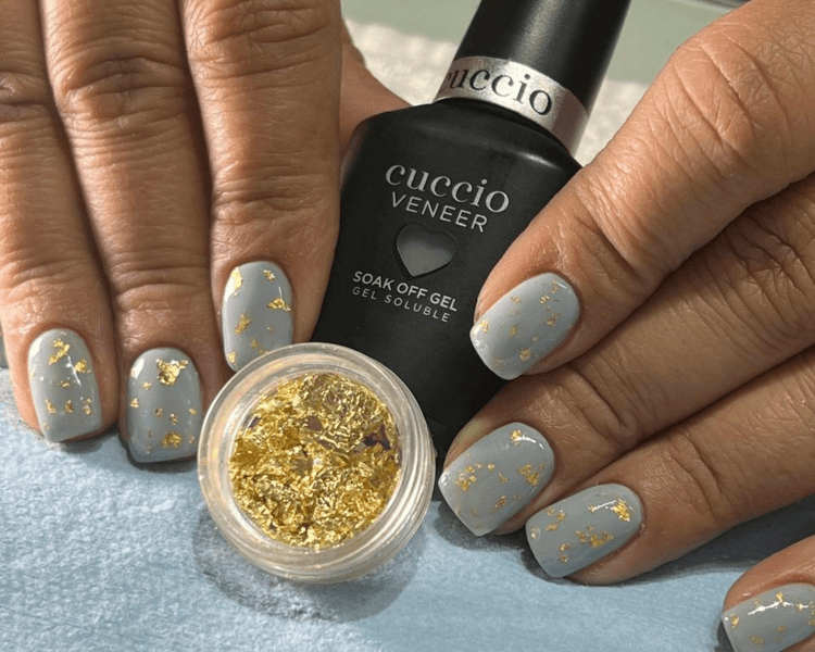 Gel con diseño sencillo en todas las uñas