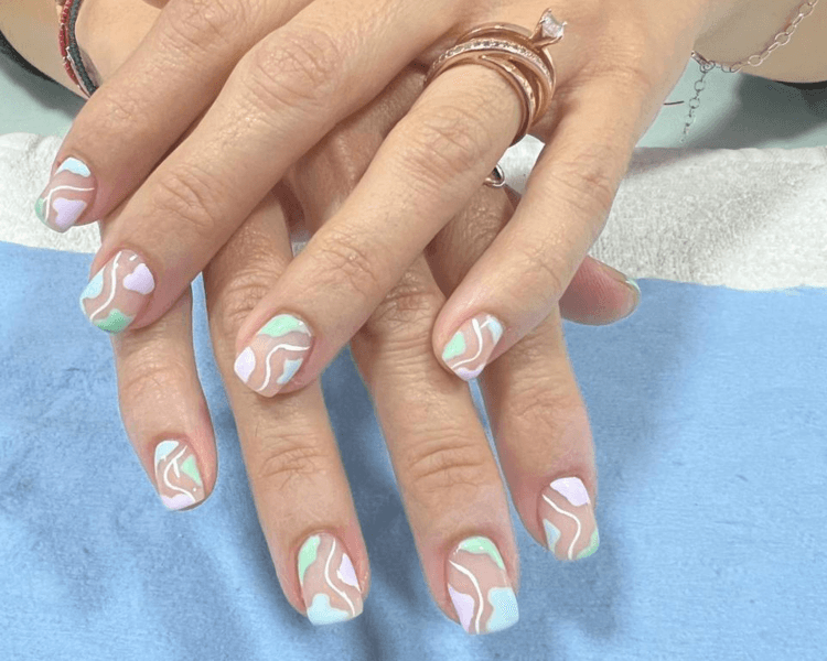 Diseño elaborado en todas las uñas