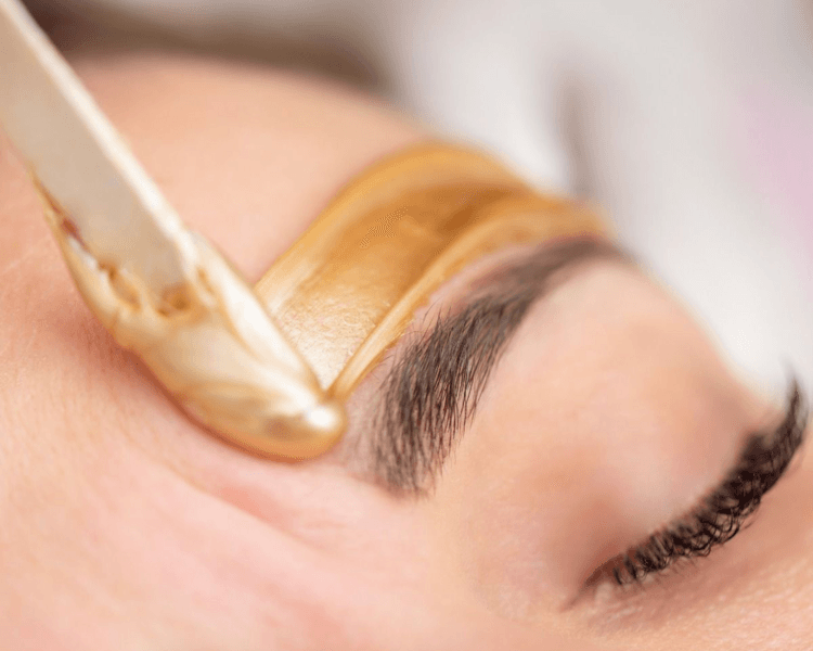 Limpieza de Ceja con cera