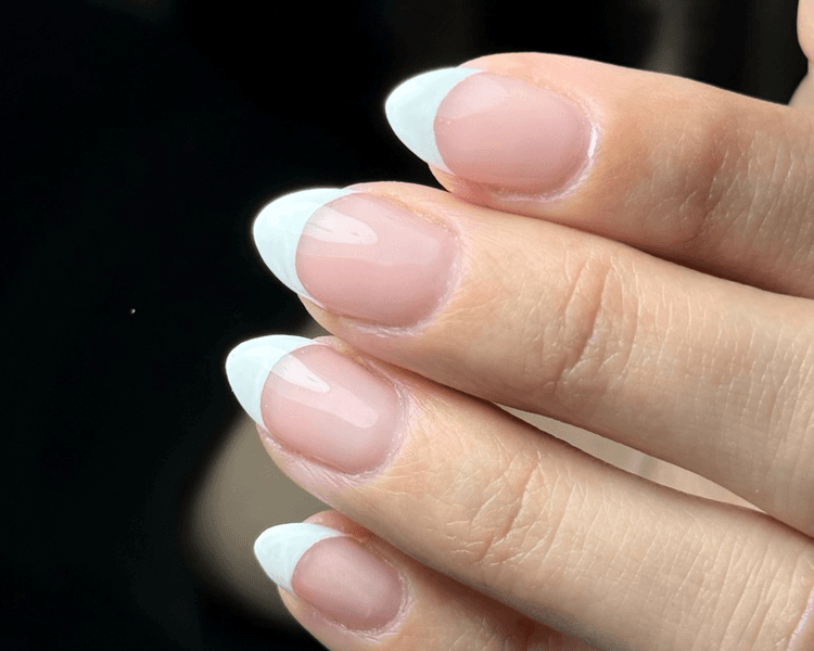 03 MANICURA SEMIPERMANENTE + FRENCH (Requiere pago de seña de $3000)