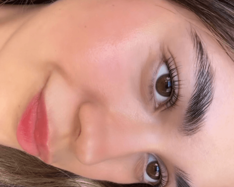 DISEÑO, PERFILADO, TINTE Y LAMINADO + BOTOX(Requiere pago de seña de $3000)