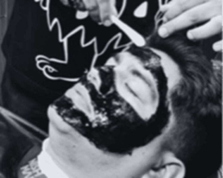 Corte de Cabello, Barba con Toalla Caliente y Limpieza Facial