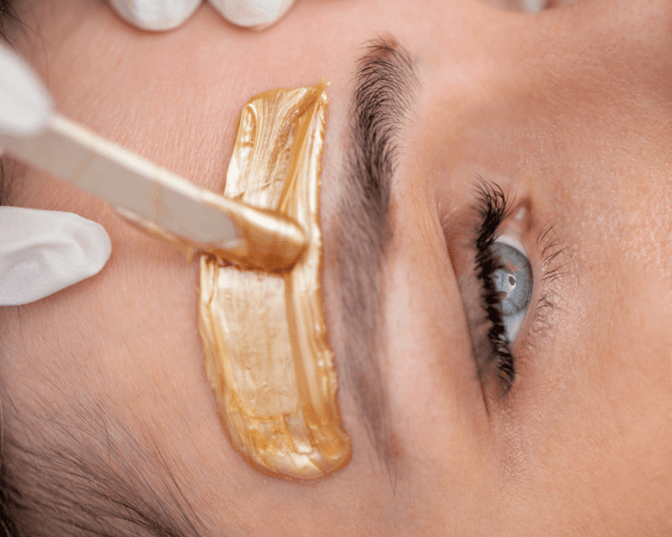 Depilacion de cejas con cera