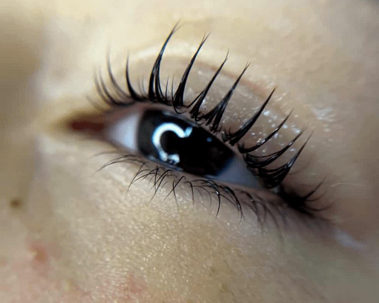 Lash lifting de pestañas con nutrición