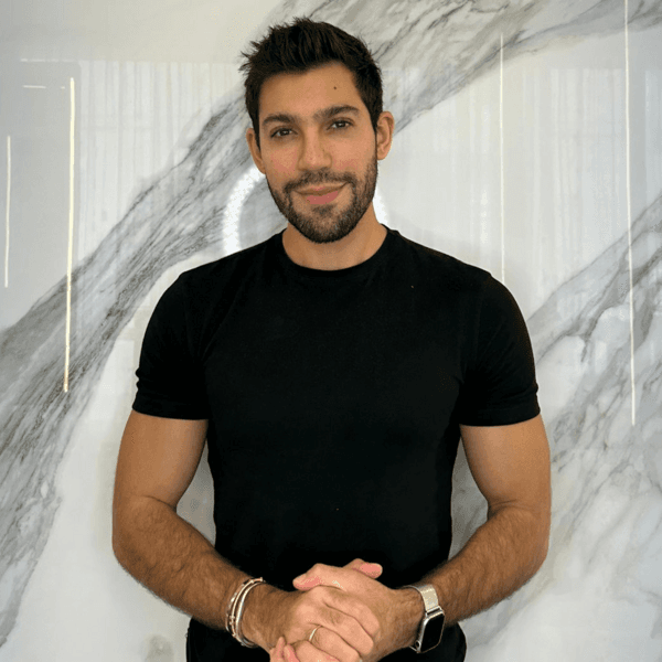 Diseño/Shatush/Baby shatush/Shatush cobrizo + corte + baño de cana (Tapar cana con baño de color localizado en cana unicamente) con JOEL.