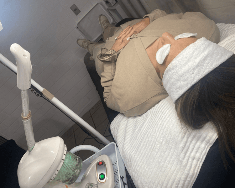 Limpieza facial (profunda con aparatologia)
