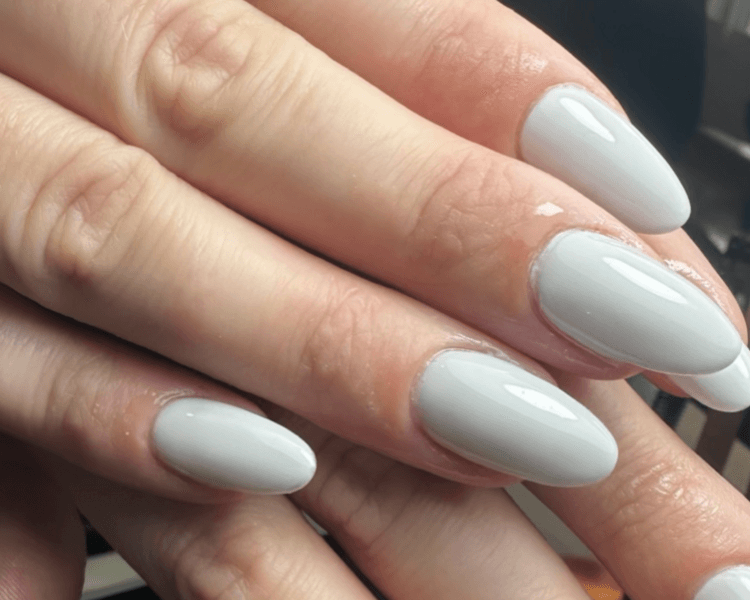 Soft gel con esmaltado semipermanente liso con OPI Gel Color (incluye retiro de Cosmic)