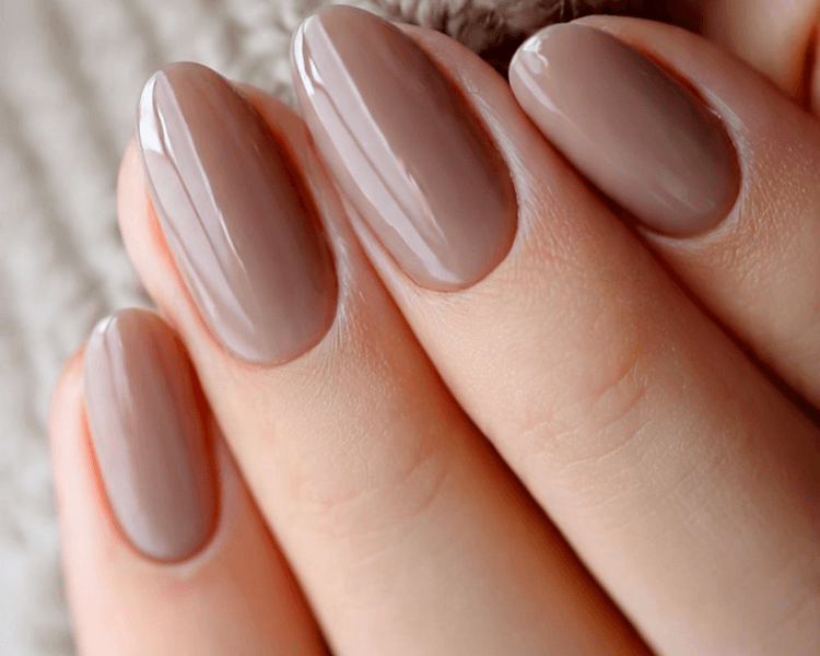 Manicura con esmalte tradicional
