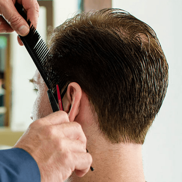 CORTE DE CABELLO Y RASURADO DE BARBA COMPLETA