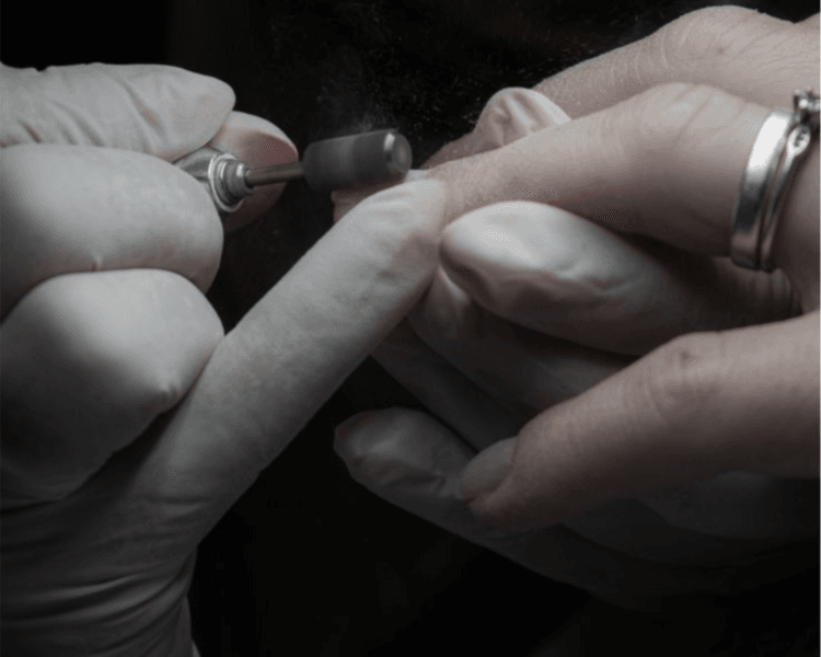 RELLENO DE UÑAS ACRÍLICAS