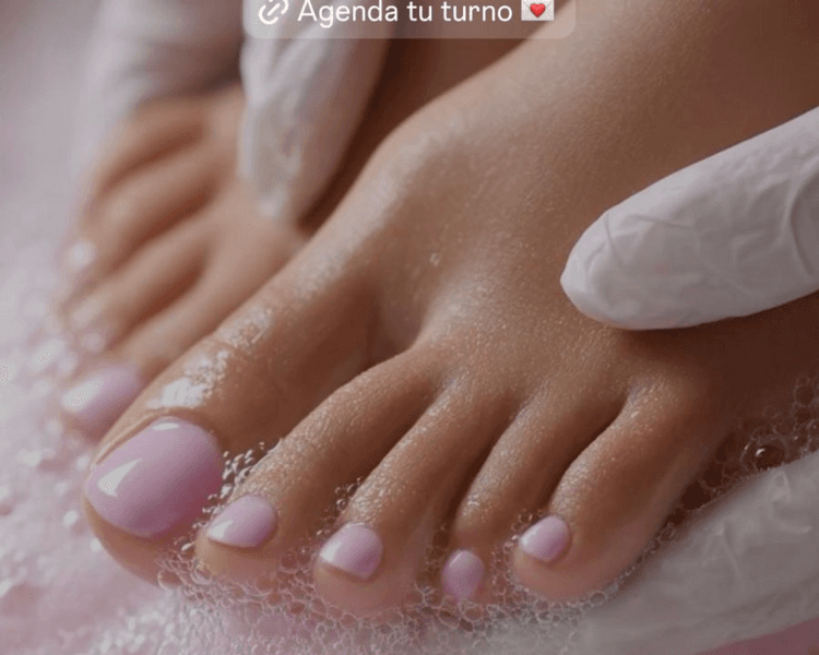 COMBO Pedicuría con spa + esmaltado en pies