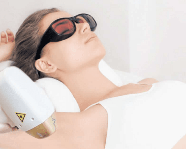 ROSTRO COMPLETO+AXILAS+BRAZOS COMPLETOS+PIERNAS COMPLETAS+REBAJE COMPLETO 10 SESIONES