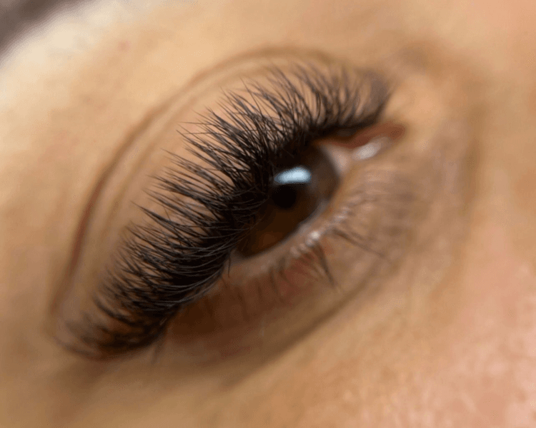 Volumen 4D + Diseño y Epilación de cejas
