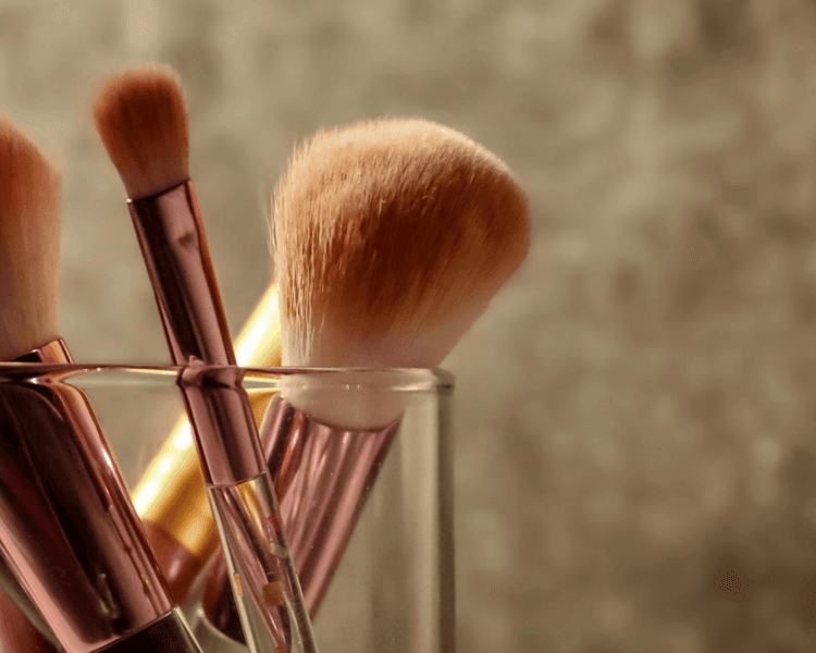 Sesión en exterior con maquillaje y peinado