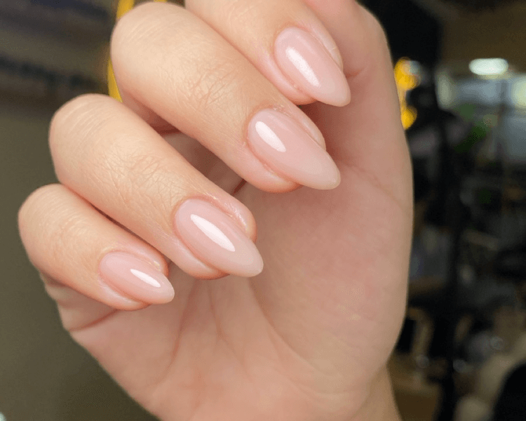 Manicura Rusa uñas largas + nivelación (sin esmaltado).