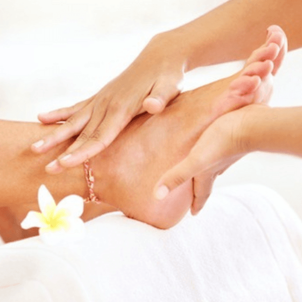 Pedicura (cortar uñas, limado, retiro de durezas y exfoliación)