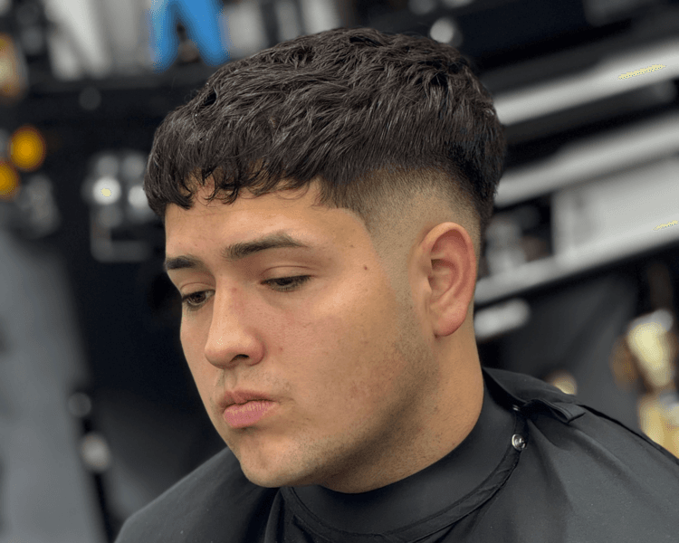 Corte de cabello con cejas o lavado de cabello