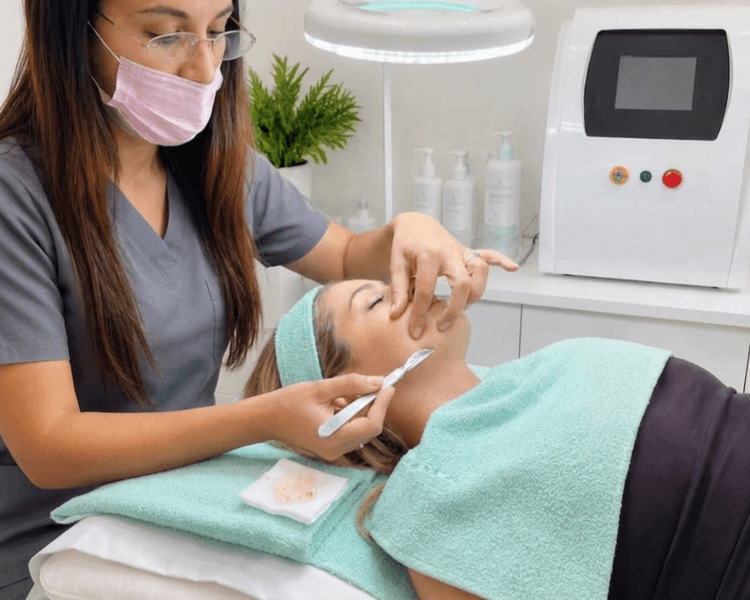 Limpieza de cutis profunda + Dermaplaning