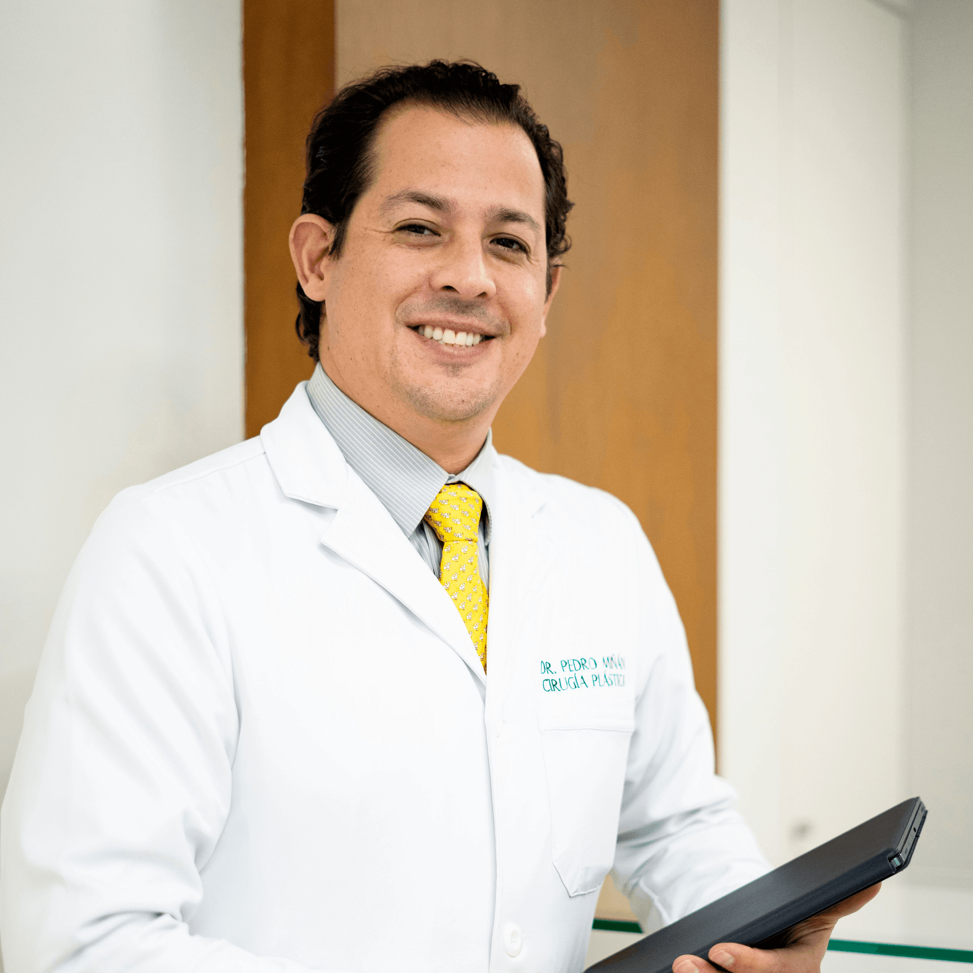 Foto de Dr. Pedro Miñán Montenegro - Cirujano Plástico