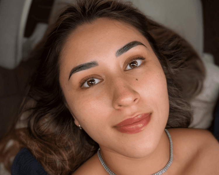 Depilación de cejas con tinte