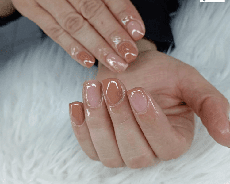 Manicura Rusa con aplicacion de Rubber