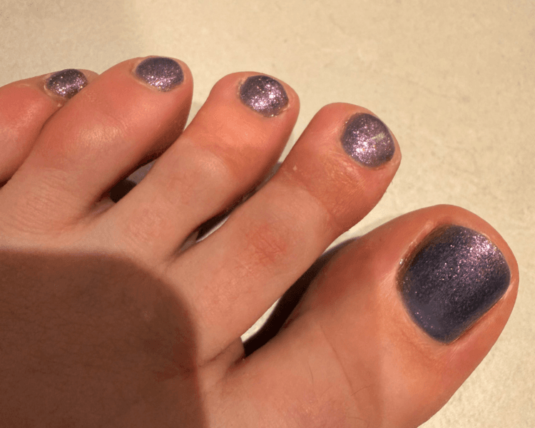 Estética de pies con esmaltado semipermanente liso con OPI Gel Color