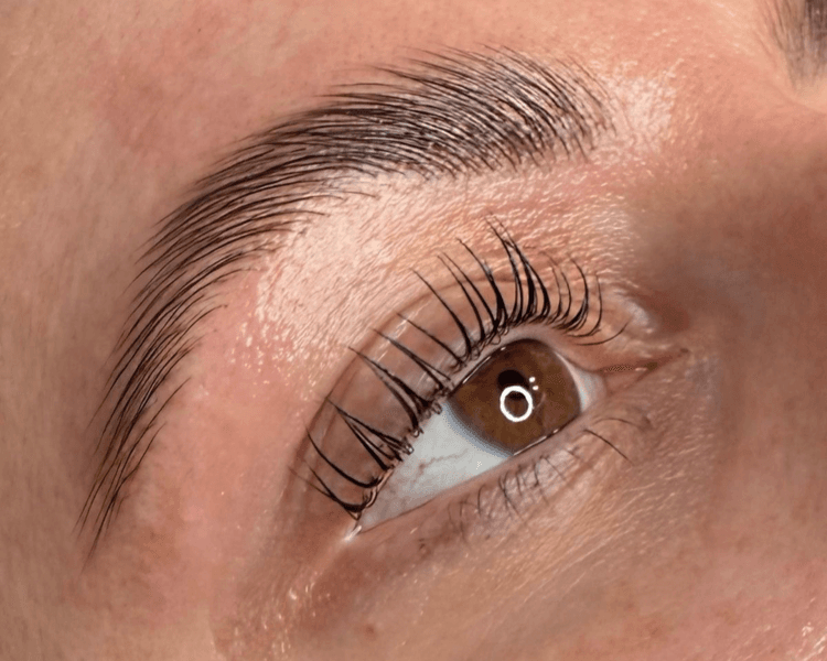 COMBO Lifting de pestañas con tinte y botox nutritivo + Laminado de cejas con diseño y perfilado