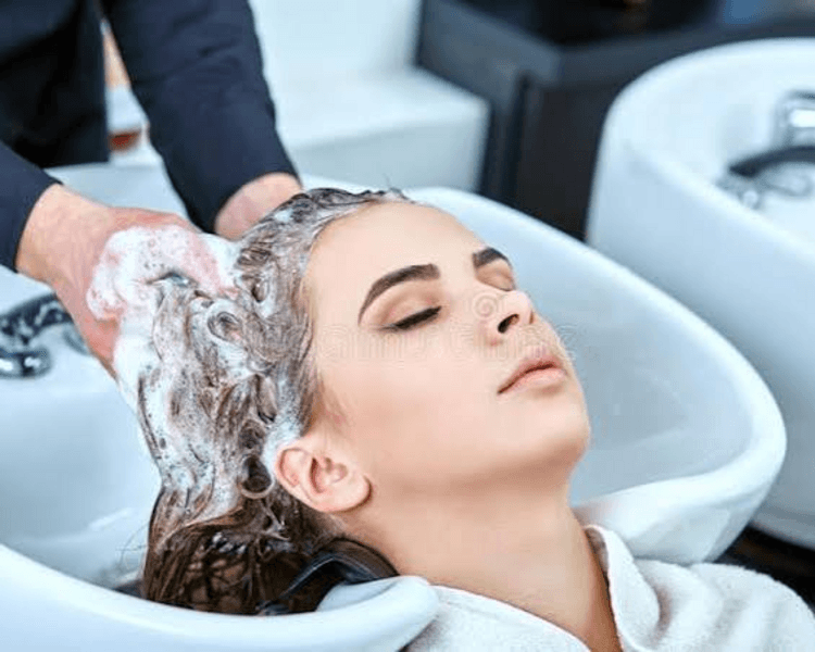 LAVADO DE CABELLO – DAMA 💆🏻♀️✨