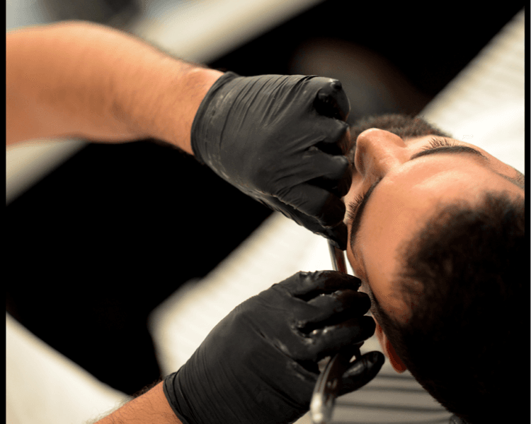 Hombre Gold: Corte de Pelo + Perfilado Express