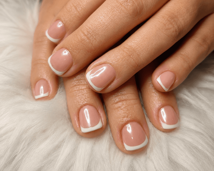 MANICURE CON NIVELACION O BASE RUBBER DESDE