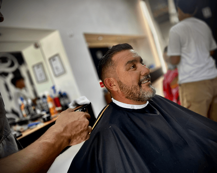Rasurado y delineado de barba