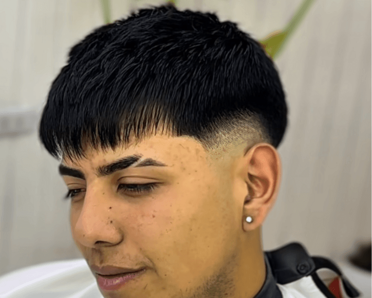 Corte de cabello degradado + perfilado de cejas