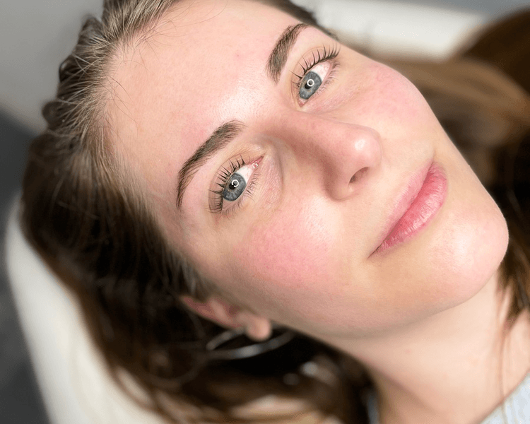 Henna + diseño y perfilado de cejas