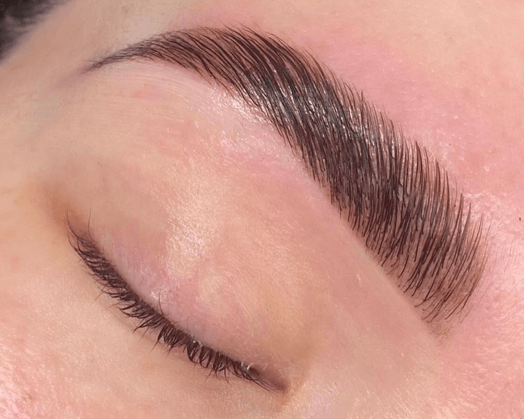 Laminado de cejas