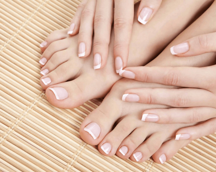 PODOLOGIA, ESMALTADO TRADICIONAL + MANICURA ESMALTE PERMANENTE