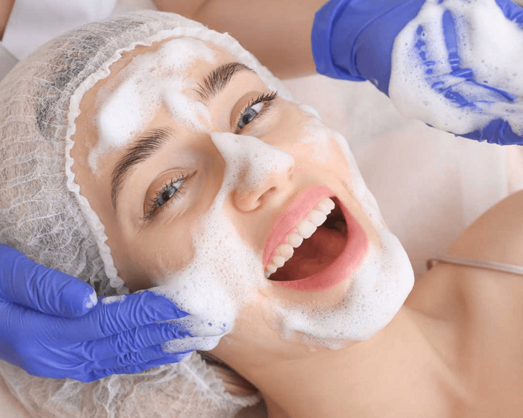 LIMPIEZA FACIAL PROFUNDA + TERAPIA LED