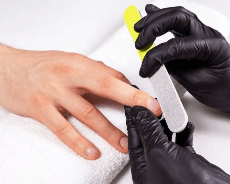 MANICURE Y PEDICURE PARA HOMBRES