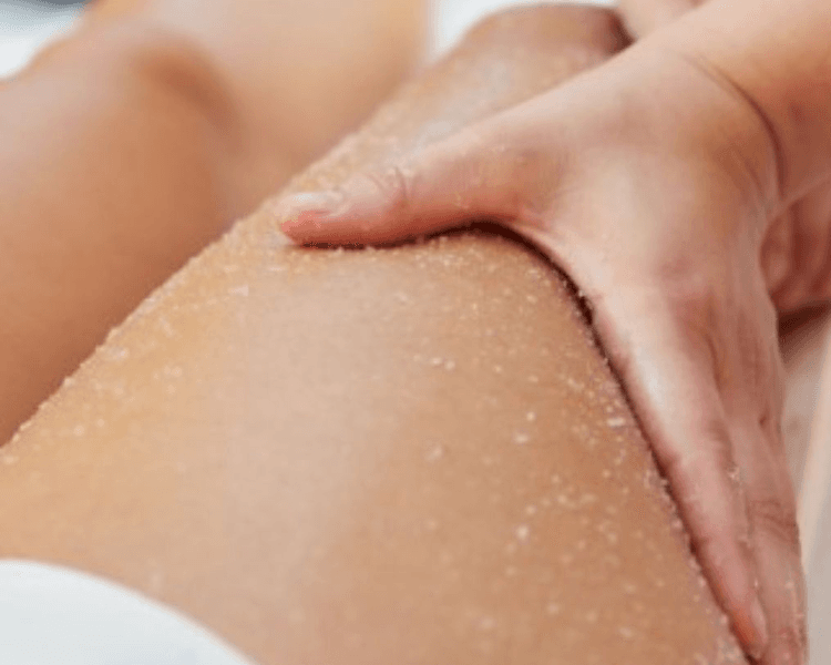 Masaje de renovación exfoliación con Sal Termal