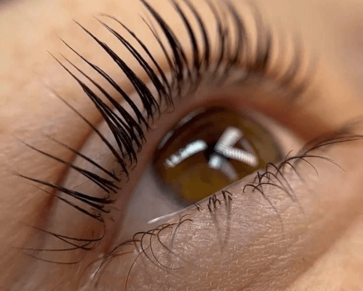 Lifting de pestañas + perfilado de cejas + dscto en depilación rostro completo (5.000)