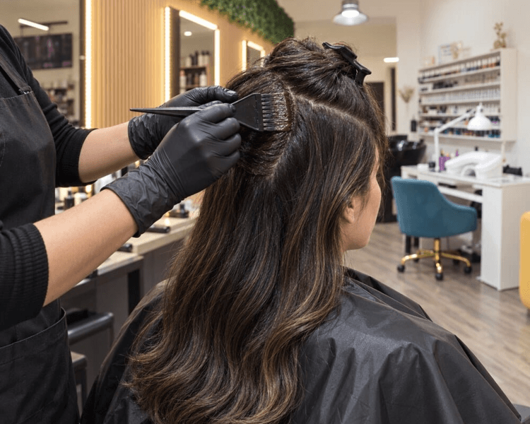 25 % Descuento. Coloración + Masaje LOREAL+ Brushing