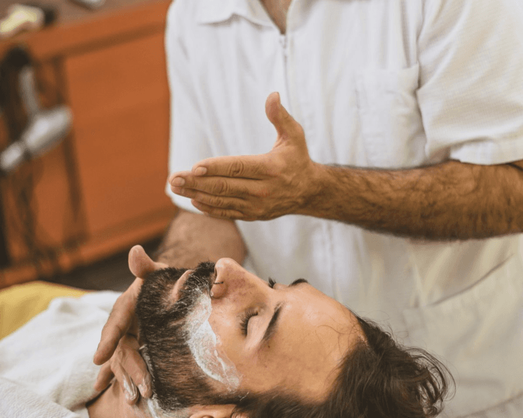 Corte CORONA + Tratamiento Facial CORONA