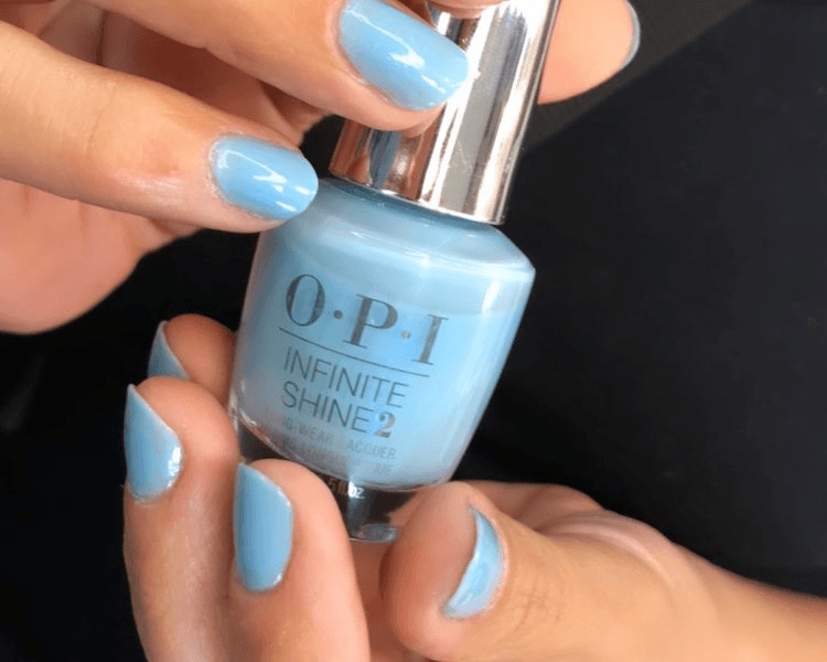 Esmaltado tradicional OPI Infinity Shine en manos y pies