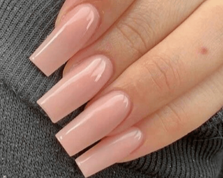 EXTENSION DE UÑAS POLYGEL EN TONO NATURAL (NUDE)