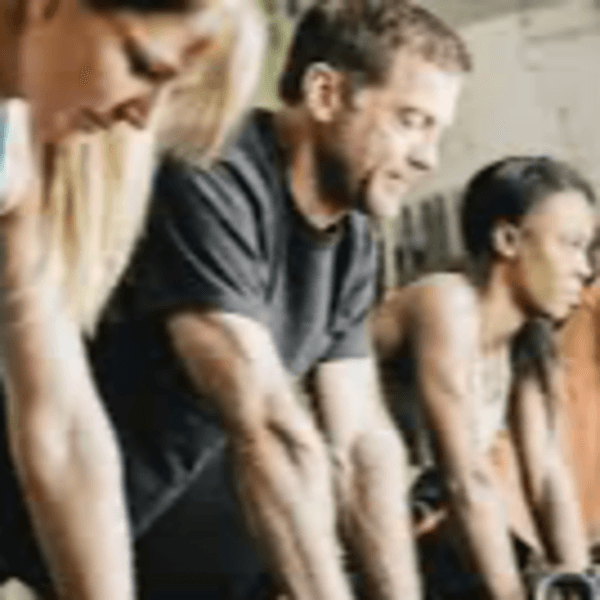 3 personas 5 veces por semana