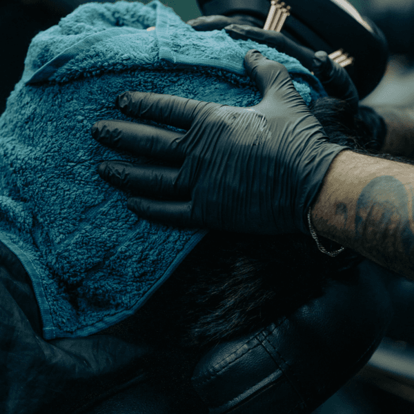 Corte de cabello con limpieza facial