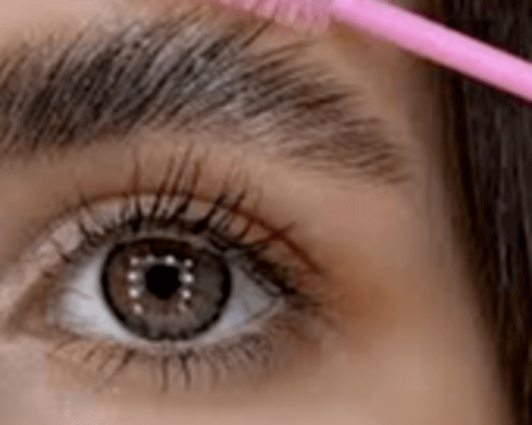 Laminado de cejas con cintia